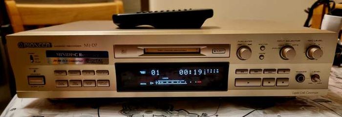 From 1999 Minidisc Pioneer MJ-D7 MD, working perfect, Champagne color.