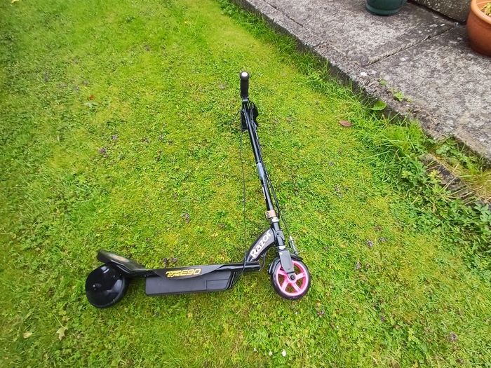 Razor E90 Pink electric scooter