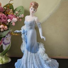 Coalport Figurine of the year 1999 Ladies Of Fashion" Debbie"