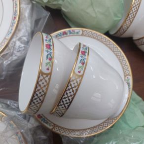 Spode Golden Trellis pattern bone china dinner service