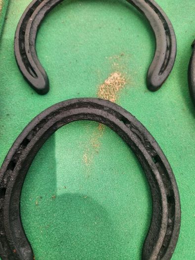 Horse shoes