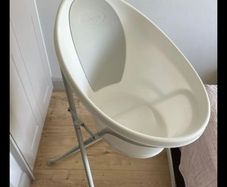 Shnuggle baby bath and stand