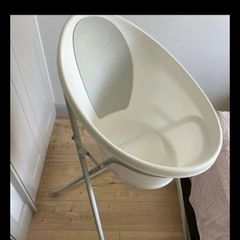 Shnuggle baby bath and stand