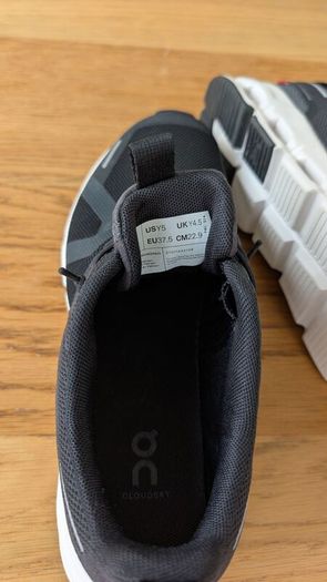 ON Cloud 5 Sky Trainers - Junior (UK4.5)