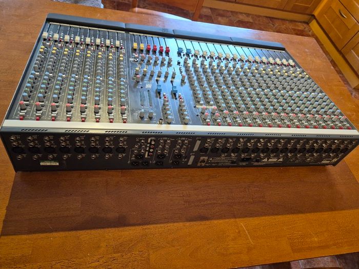 Allen & Heath GL2200 24-Channel Mixer in Flight Case