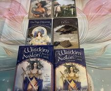 The Wisdom of Oracle AVALON Cards. Gold Education.