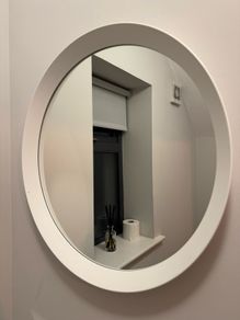 White round mirror