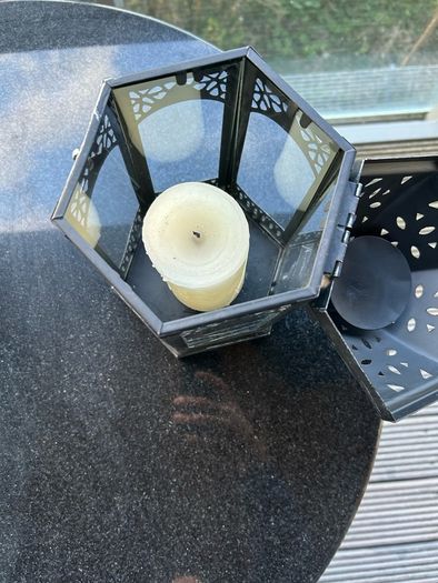 Lantern colour black