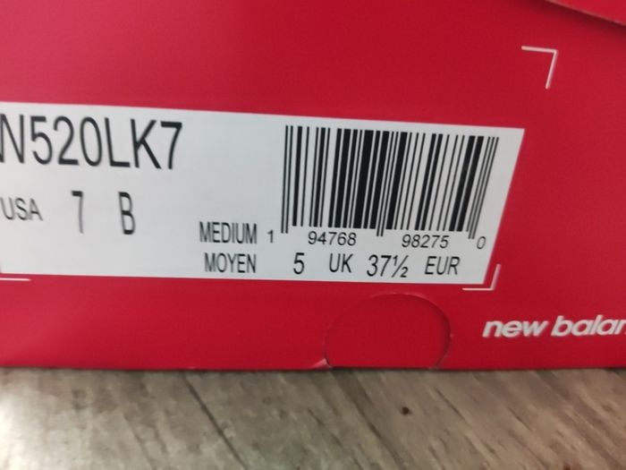 BNWT size 5 (UK) New Balance Running 520 trainers in black