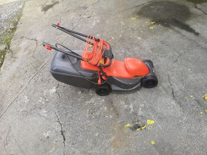 Very good condition electric lawnmower