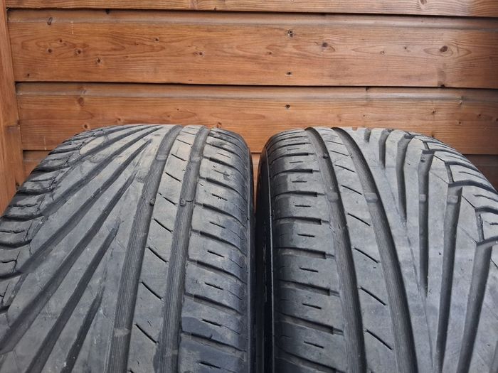 2 tyres Uniroyal rainsport 225/50/17 60 euros