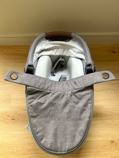 Maxi-Cosi Jade Lie-Flat Car Seat & Carrycot in Excellent Condition