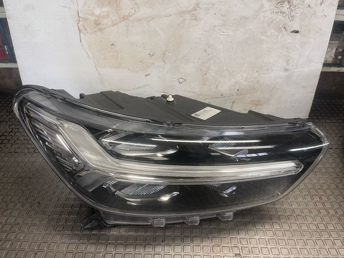 headlight Volvo xc40 32133576