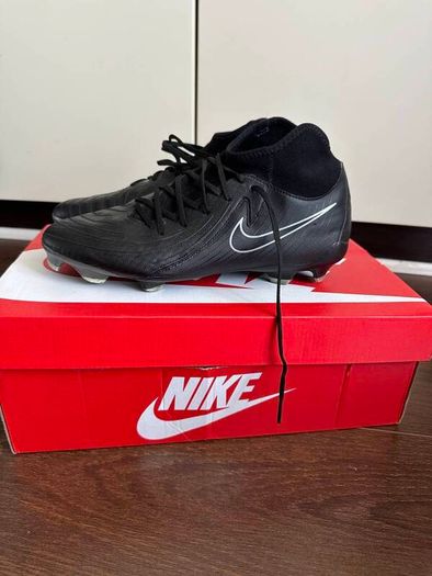 Soccer football trainers size 6