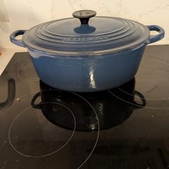 le cresuet cast iron casserole
