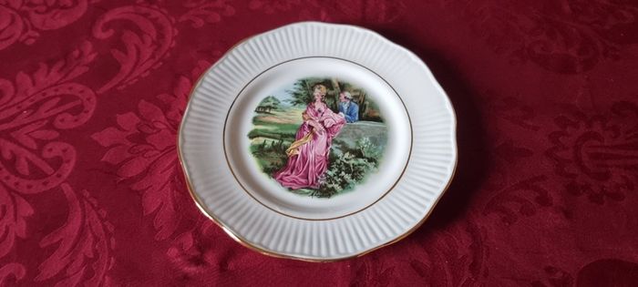 Paignton Devon Fragonard Courting Couple Fine Bone China Gold Gilt Decorative Plate With Hanger Made In Endland