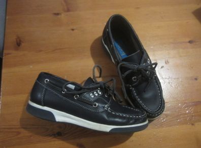 AV8   navy   size 3