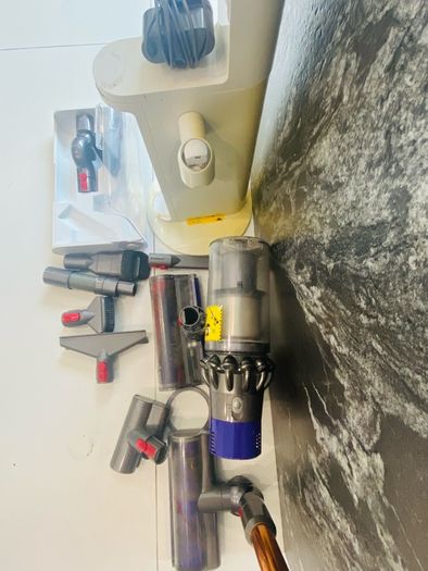 Dyson V10 Cordless Vacuum Cleaner