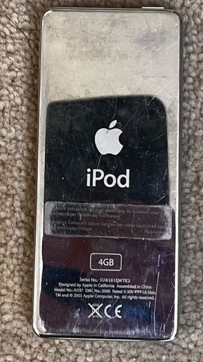 Apple iPod nano 1st Gen (4GB Black) - Model A1137