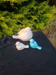 Lot of 3 birds statues possible to post