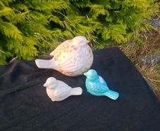 Lot of 3 birds statues possible to post
