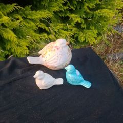 Lot of 3 birds statues possible to post