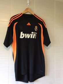 Real Madrid Jersey. Official Adidas Mens Home Goalkeepers Jersey. Season 2009/2010. Original From The Time. Not A Modern Day Remake.