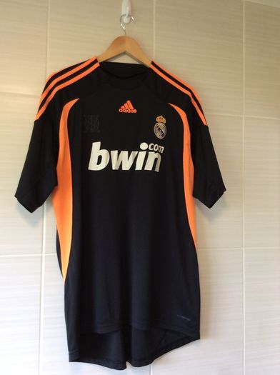 Real Madrid Jersey. Official Adidas Mens Home Goalkeepers Jersey. Season 2009/2010. Original From The Time. Not A Modern Day Remake.