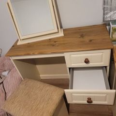 3 drawer Vanity desk with seat and mirror