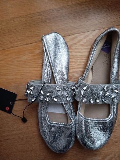 Girl flat shoes