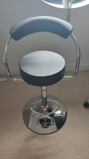 Bar stool