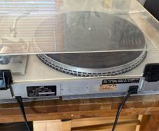 JVC Turntable
