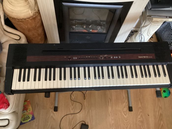 Roland Digital keyboard Piano (76 weight keys) in good condition