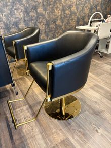 Hairdressing chair