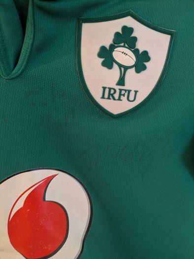 2015/16 Ireland Rugby Jerseys (Kids 11/12 years) signed