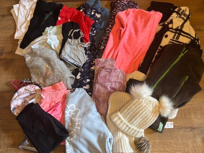 Bundle of aged 8-9 girls clothes