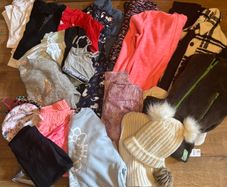 Bundle of aged 8-9 girls clothes