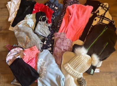 Bundle of aged 8-9 girls clothes