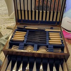 Box chest of cutlery