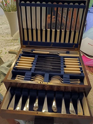 Box chest of cutlery