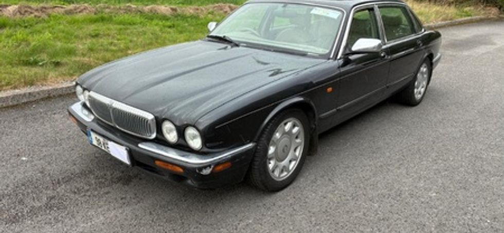 1998 Daimler V8 LWB