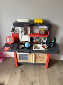 Toy Kitchen / Restaurant