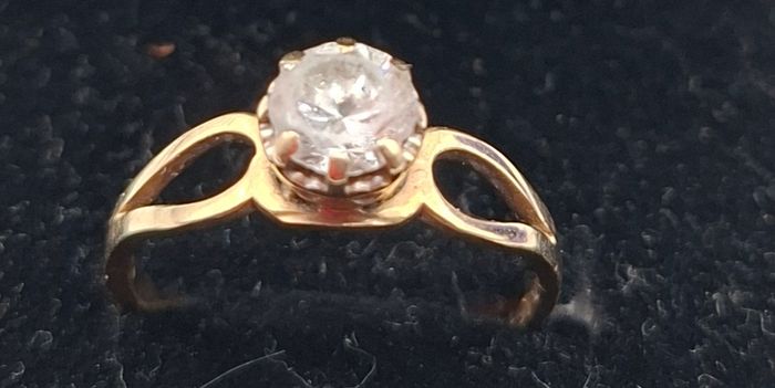 9ct yellow gold ring