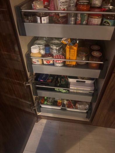 Kitchen and integrated appliances.
