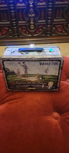 Fallout 3 Collectors Edition Lunchbox & Bobblehead