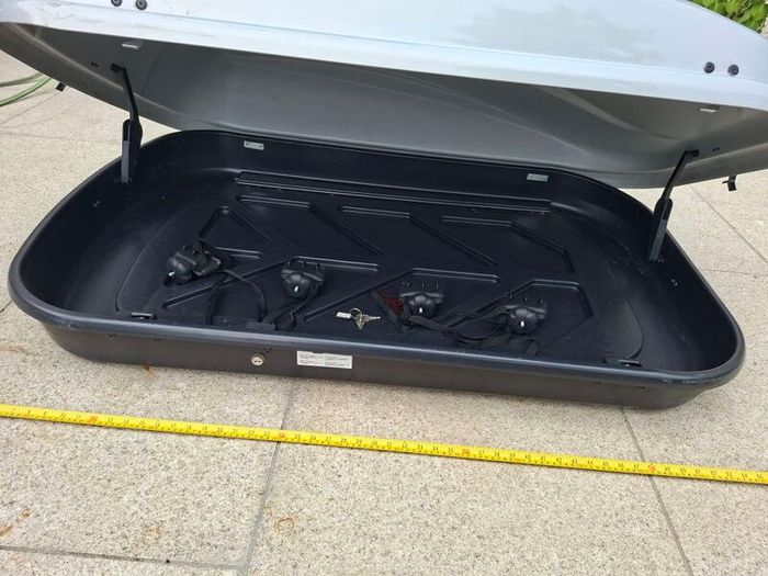 Roof box