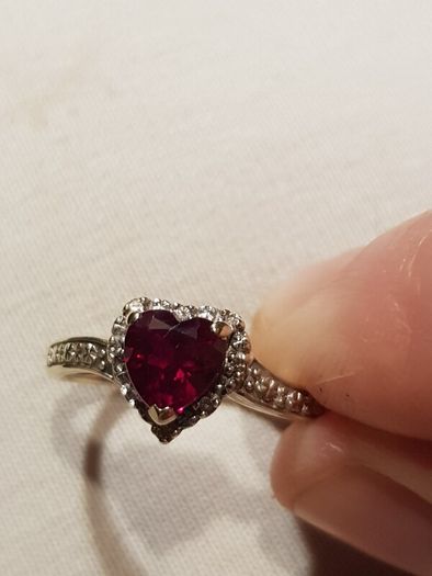9 ct  gold ring Rubies and diamonds