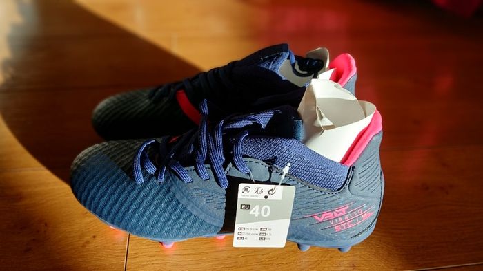 Football boots, size EU 40