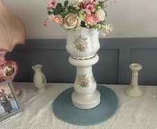 Pedestal and flower pot