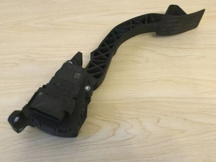 Throttle pedal